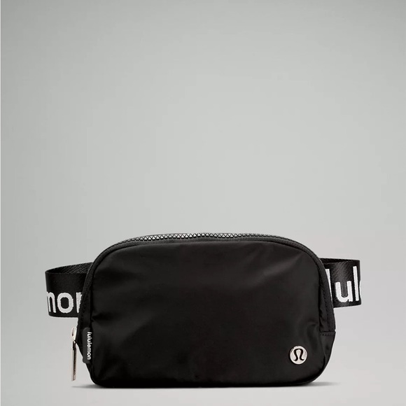 *NEW* Lululemon Everywhere Belt Bag - Black - Picture 1 of 8